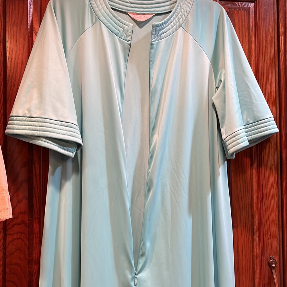 Vanity Fair robe